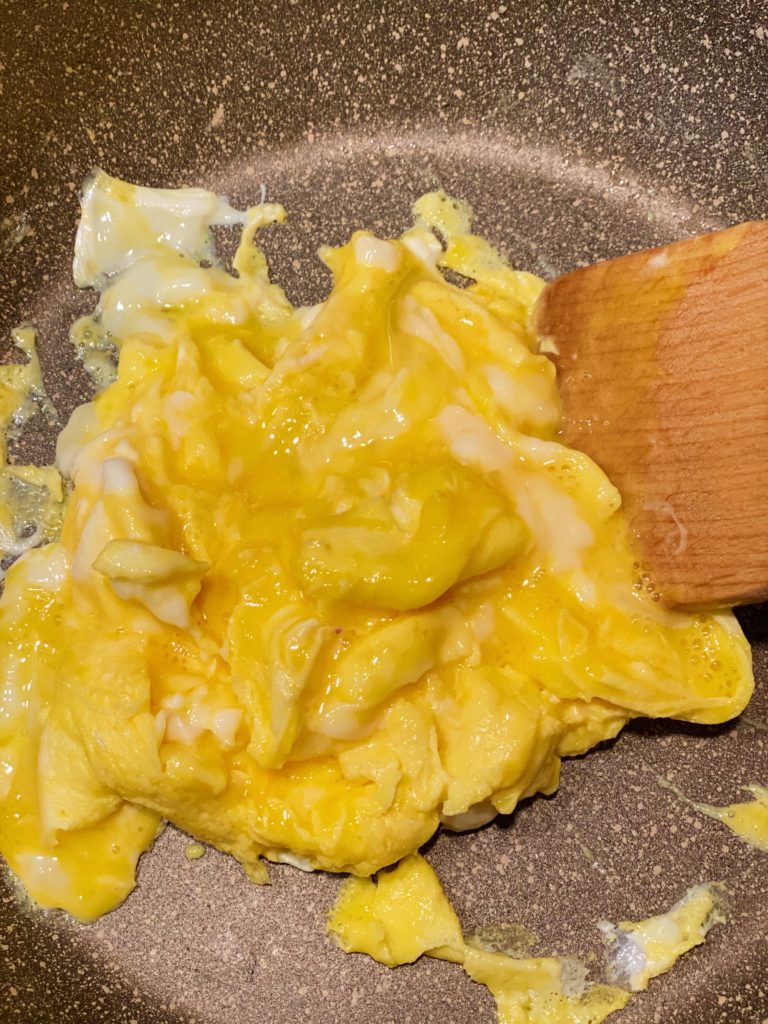 fluffiest scrambled eggs
